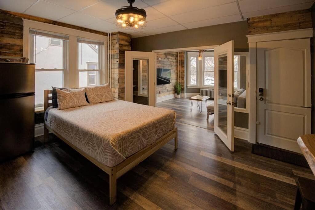 Burgbnb Riverfront Harrisburg Room photo