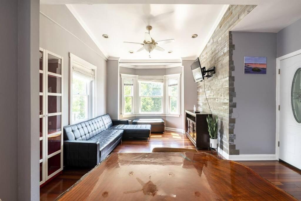 Burgbnb Riverfront Harrisburg Room photo